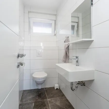 Daire Stunning In With Kitchen