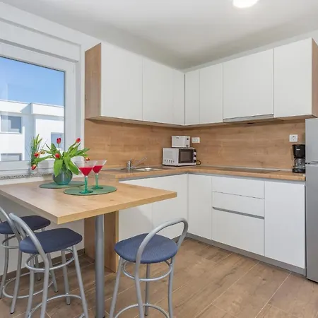 Stunning In With Kitchen Daire
